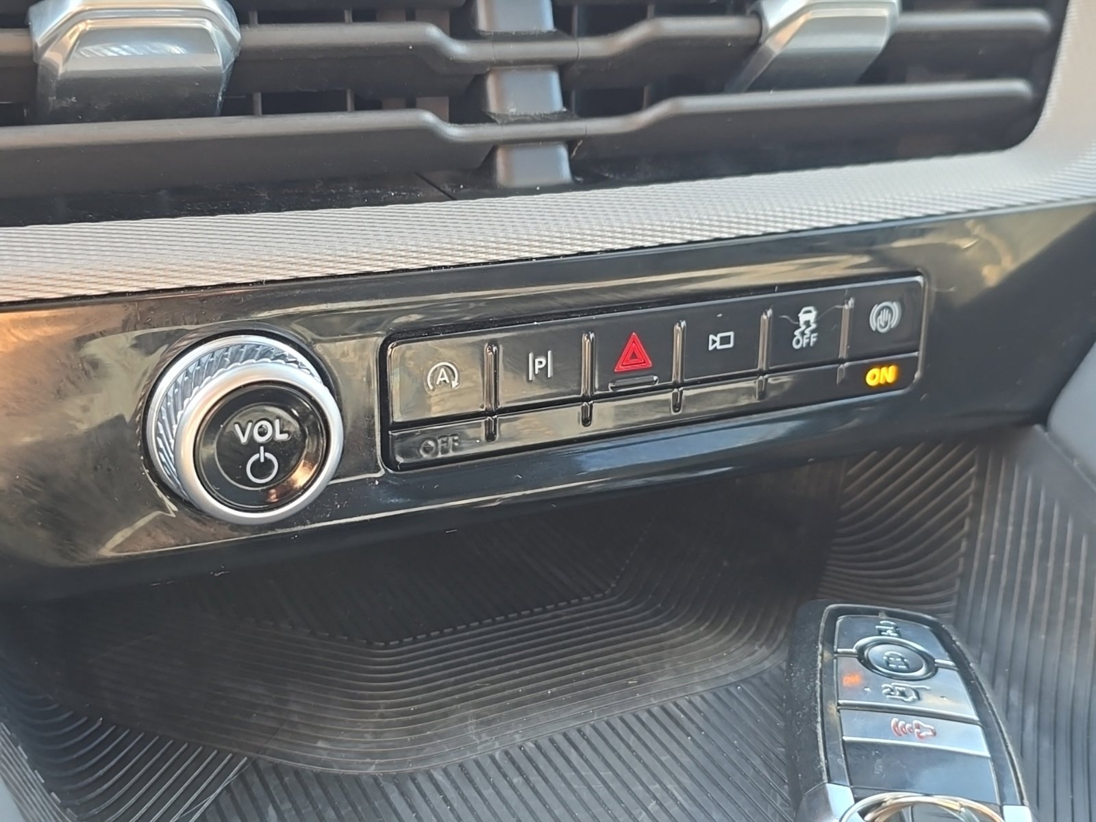 Used 2025 Ford Explorer Active RWD image 32