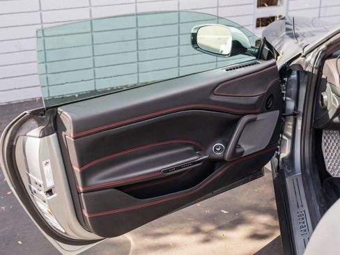Used 2018 Ferrari GTC4Lusso T RWD image 46