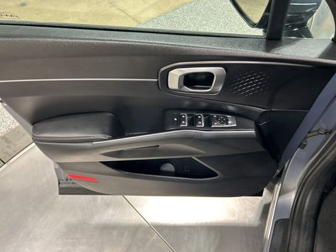 Certified 2022 Kia Sorento LX AWD/4WD image 15