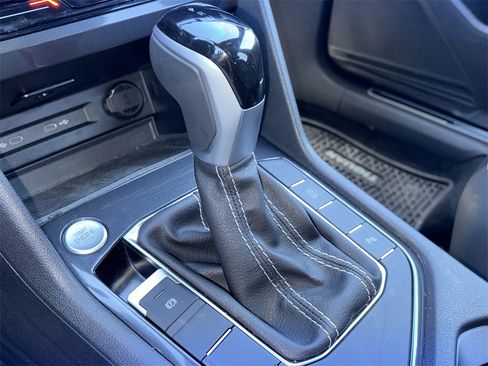 Certified 2024 Volkswagen Tiguan SE R-Line image 10