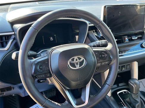 Used 2024 Toyota Corolla Cross XLE image 11