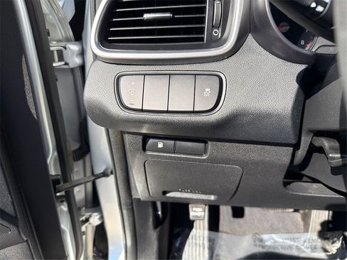 Used 2017 Kia Sorento LX image 18