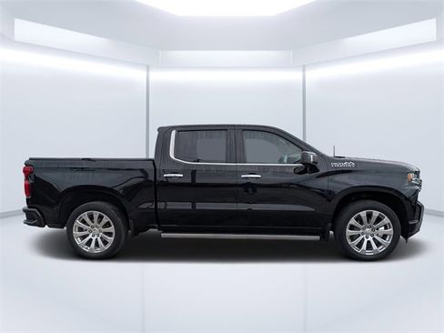 Used 2021 Chevrolet Silverado 1500 High Country w/ Technology Package image 2