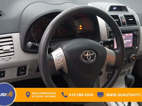 Used 2013 Toyota Corolla LE FWD image 18