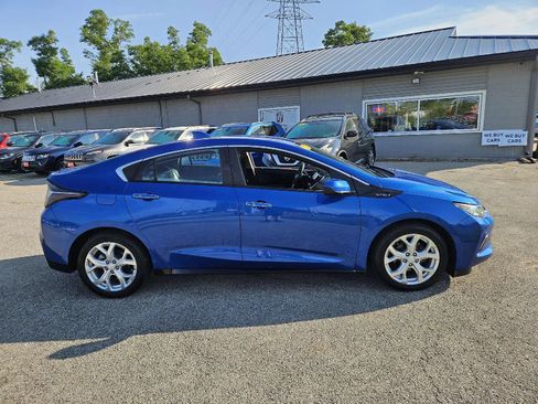 Used 2017 Chevrolet Volt Premier w/ Driver Confidence II Package FWD image 5