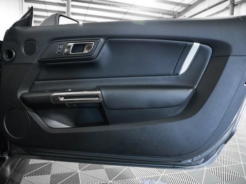 Used 2022 Ford Mustang Shelby GT500 w/ Carbon Fiber Track Pack RWD image 27
