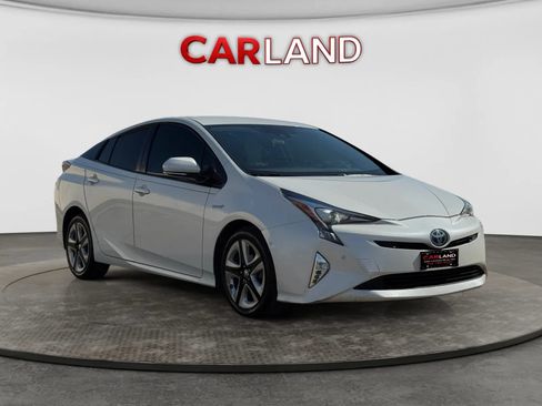 Used 2018 Toyota Prius Three Touring FWD image 8