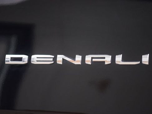 Used 2024 GMC Yukon XL Denali w/ Advanced Technology Package AWD/4WD image 17