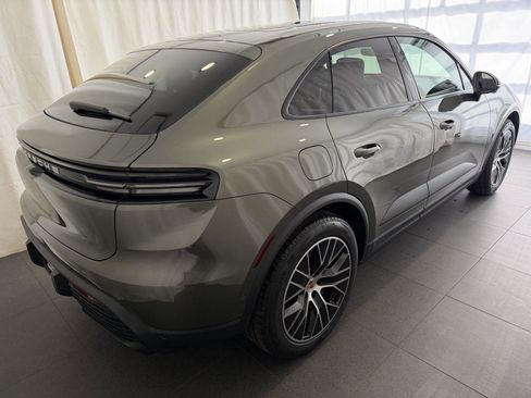 New 2026 Porsche Macan 4 Electric image 9