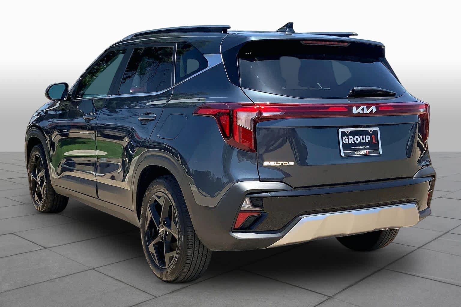 Certified 2026 Kia Seltos EX w/ EX Sunroof Package FWD image 12
