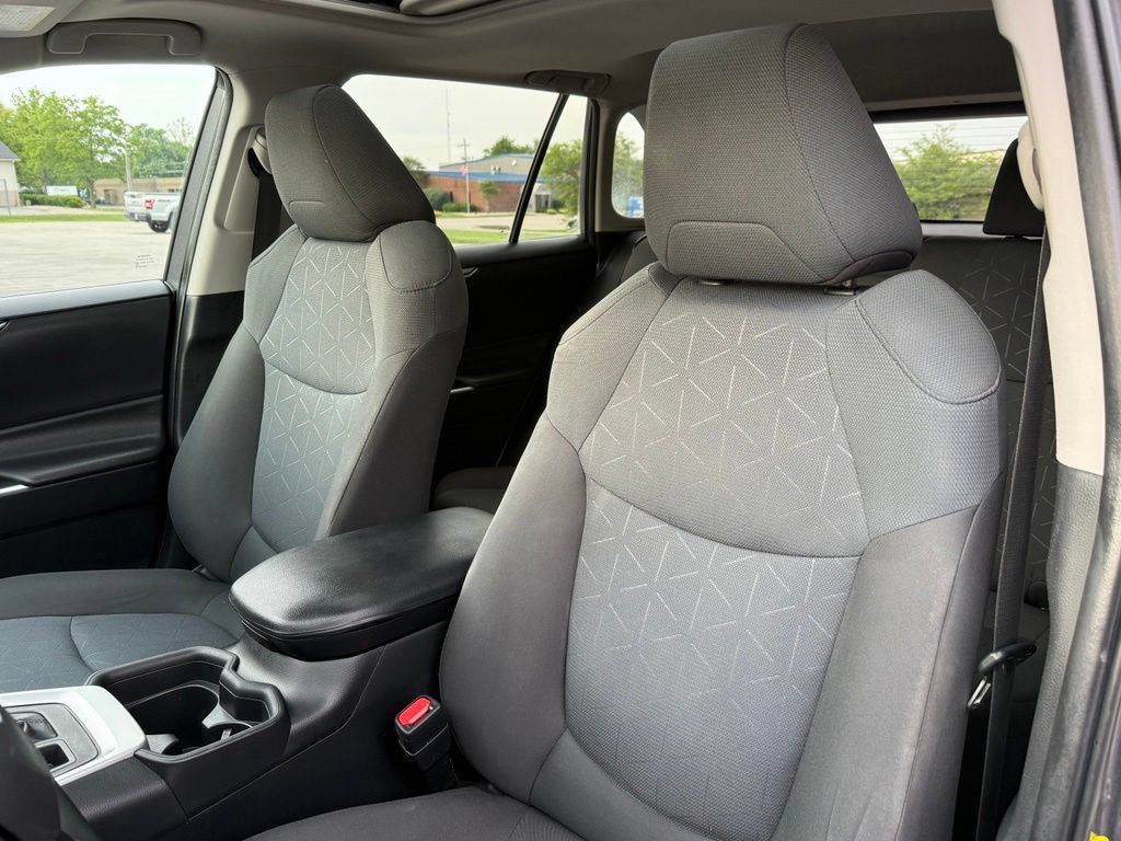 Used 2019 Toyota RAV4 XLE w/ Convenience Package AWD/4WD image 10