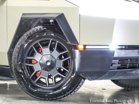 Used 2024 Tesla Cybertruck AWD Crew Cab image 3