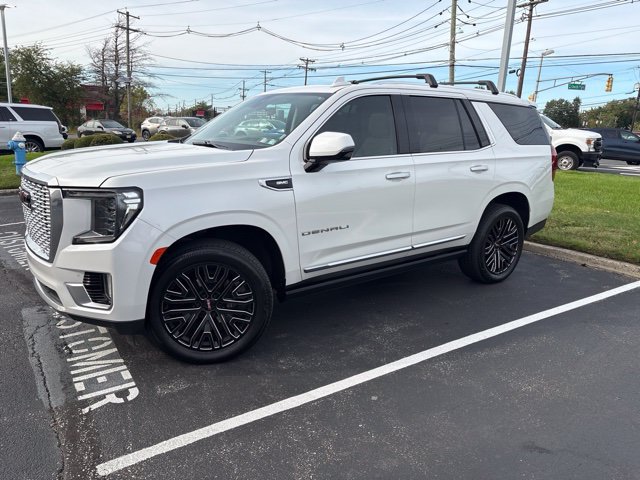 Used 2021 GMC Yukon Denali w/ Denali Premium Package AWD/4WD image 1
