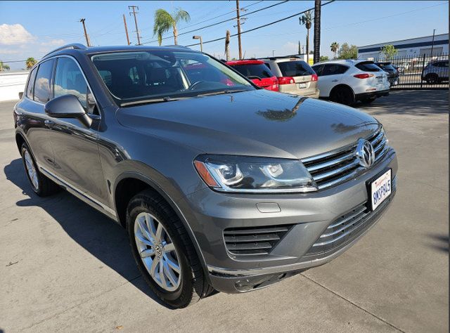 Used 2016 Volkswagen Touareg Sport AWD/4WD image 5