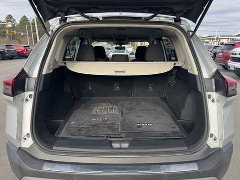 Used 2022 Nissan Rogue SV image 11