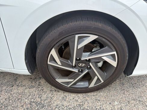 Used 2025 Hyundai Elantra SEL FWD image 24