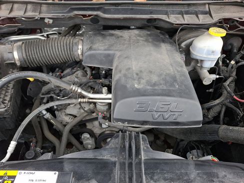 Used 2024 RAM 1500 Classic SLT image 28