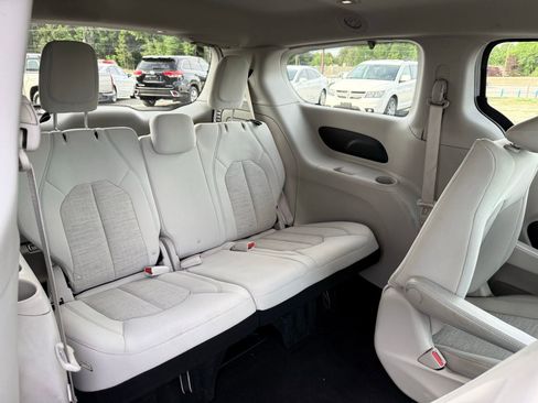 Used 2018 Chrysler Pacifica Touring Plus FWD image 22