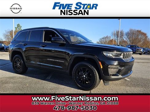 Used 2025 Jeep Grand Cherokee Laredo image 1