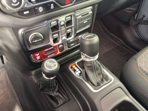 Used 2024 Jeep Gladiator Mojave w/ Convenience Group AWD/4WD image 27