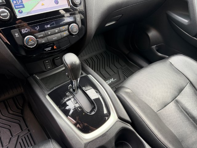 Used 2016 Nissan Rogue SL w/ SL Premium Package AWD/4WD image 18