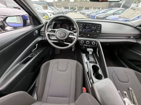 Certified 2023 Hyundai Elantra SE FWD image 12