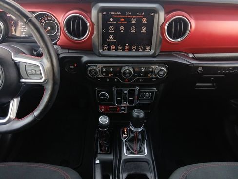 Used 2023 Jeep Wrangler Unlimited Rubicon w/ Cold Weather Group AWD/4WD image 3