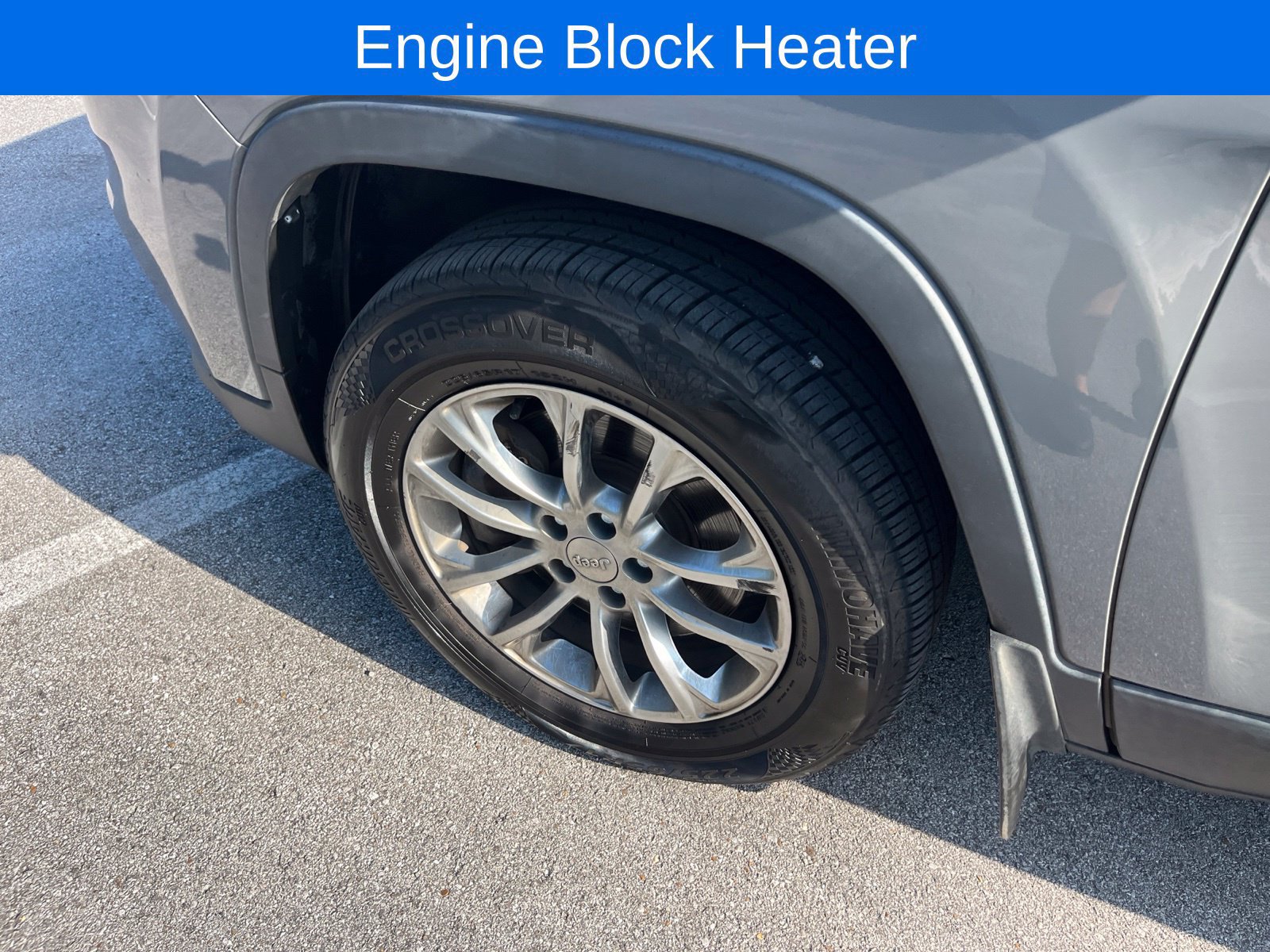 Used 2019 Jeep Cherokee Latitude Plus w/ Cold Weather Group AWD/4WD image 10