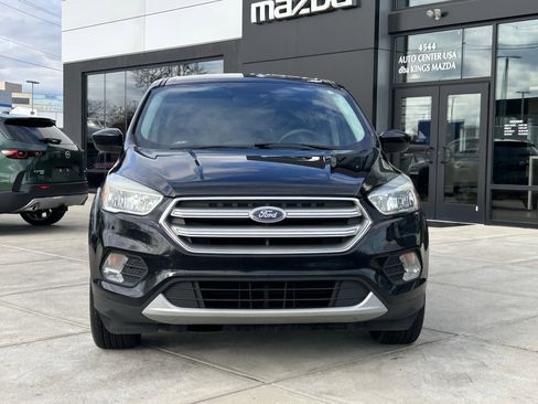 Used 2017 Ford Escape SE image 2