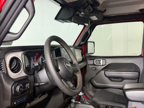 Used 2024 Jeep Wrangler Unlimited image 22