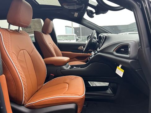 New 2026 Chrysler Pacifica Pinnacle image 31