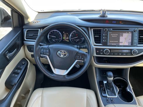 Used 2018 Toyota Highlander XLE image 5