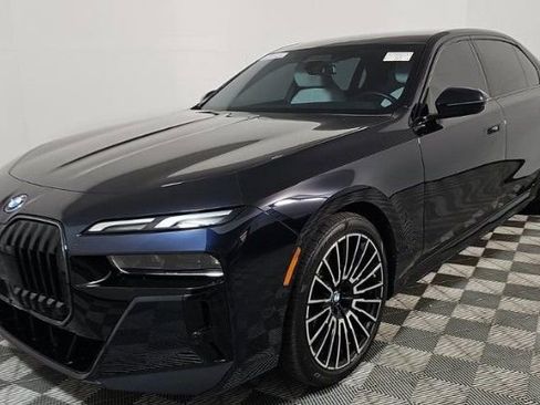 Used 2025 BMW i7 xDrive60 AWD/4WD image 1