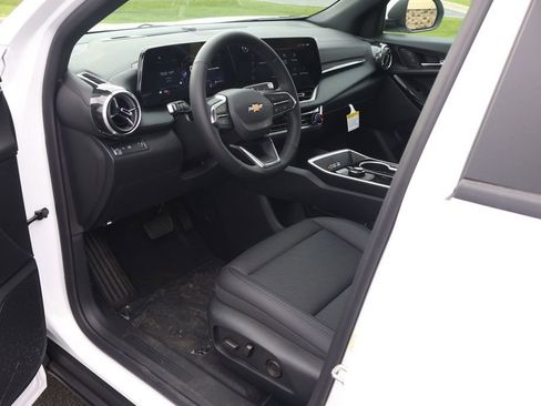 New 2026 Chevrolet Equinox LT w/ Convenience Package II FWD image 13