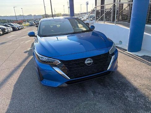 Used 2025 Nissan Sentra SV w/ SV Premium Package FWD image 4