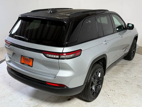 New 2025 Jeep Grand Cherokee Limited w/ Trailer Tow Package AWD/4WD image 7