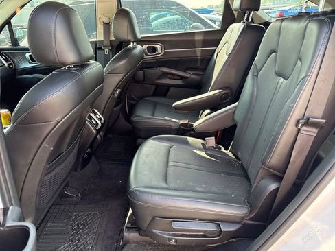 Used 2022 Kia Sorento SX FWD image 9