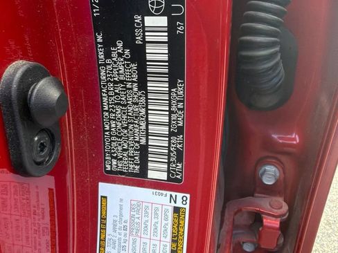 Used 2021 Toyota C-HR XLE FWD image 6