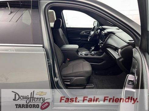Used 2022 Chevrolet Traverse LT image 45