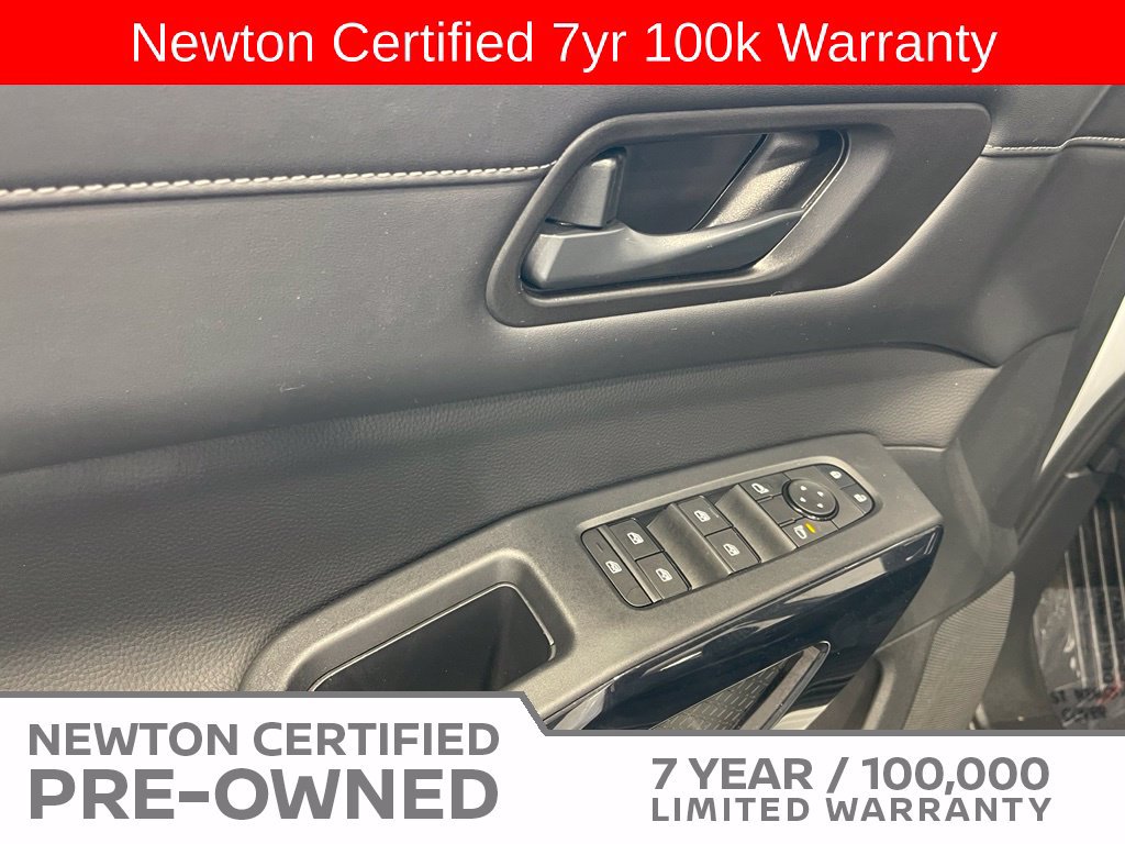 Used 2025 Nissan Pathfinder SV w/ SV Premium Package FWD image 42