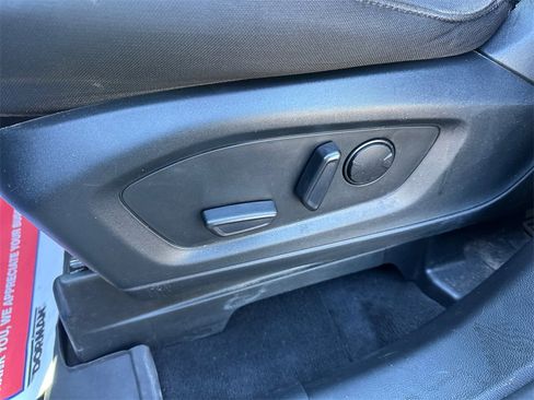 Used 2023 Ford Explorer XLT image 29