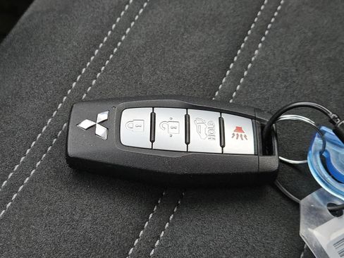 Used 2024 Mitsubishi Outlander SE image 30
