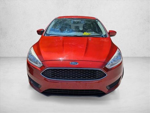 Used 2018 Ford Focus SE FWD image 2