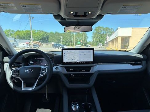 New 2026 Ford Explorer Active RWD image 10