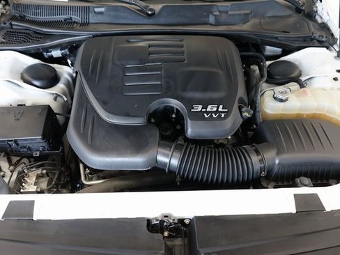 Used 2019 Dodge Challenger SXT image 40