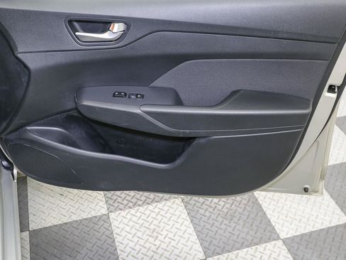 Used 2018 Hyundai Accent SE FWD image 19