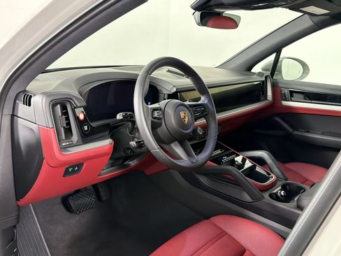 Certified 2026 Porsche Cayenne AWD/4WD image 4