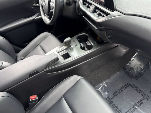 Certified 2025 Lexus UX 300h FWD w/ Accessory Package (Z2) image 31