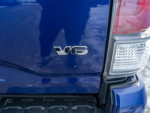 Used 2022 Toyota Tacoma TRD Off-Road image 18