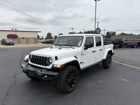 Used 2025 Jeep Gladiator Sport AWD/4WD image 19